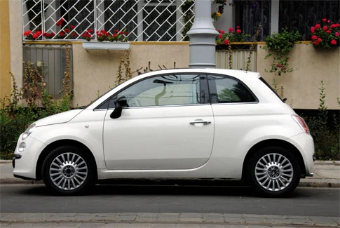 weißer Fiat 500 – Beispiel für Gebrauchtwagenankauf Lahr/Schwarzwald